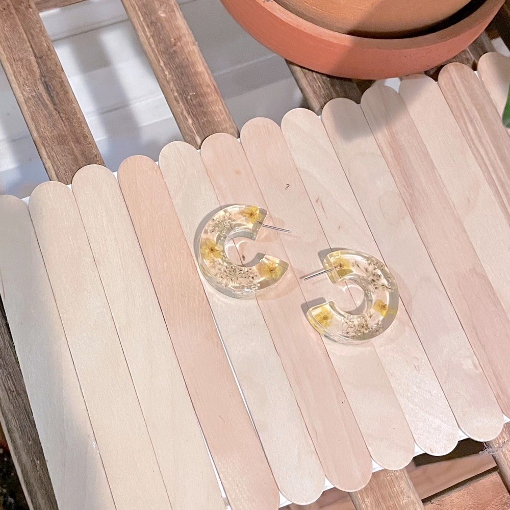 Acrylic epoxy resin and yellow and white flowers stud hoops with babies breath